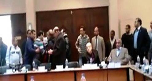 بالفيديو.. سباب واشتباكات بالأيدي في اجتماع اللجنة الأوليمبية